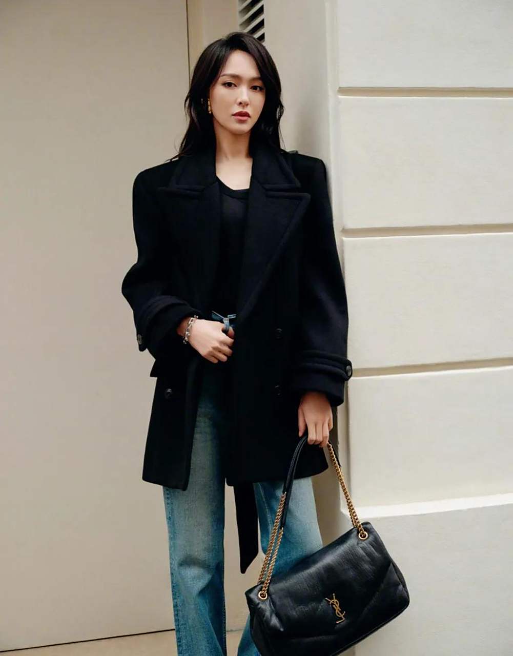唐嫣黑色西装外套,搭配牛仔裤,时尚气质倍增.御姐风套装外套