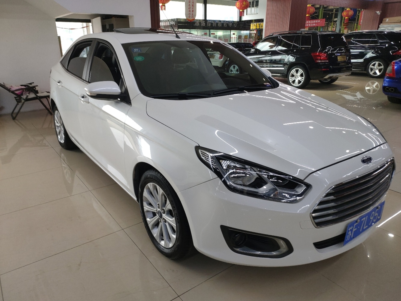 15年福特福睿斯 新到店一台15年福特福睿斯,自动挡带天窗,不过车子