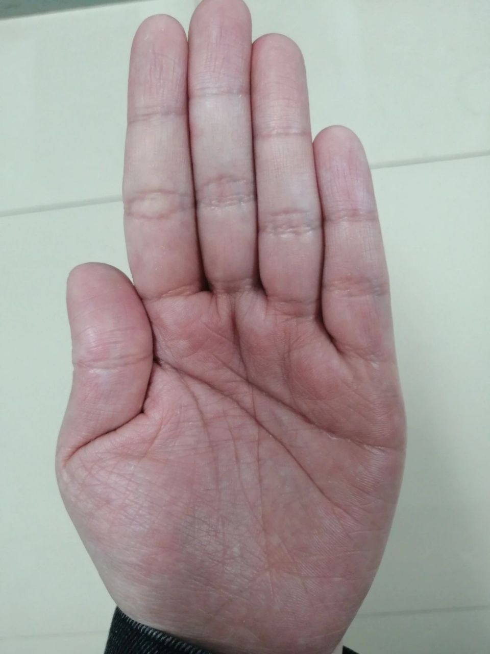 这手相真乱,生命线短还浅 这手相真乱,生命线短还浅