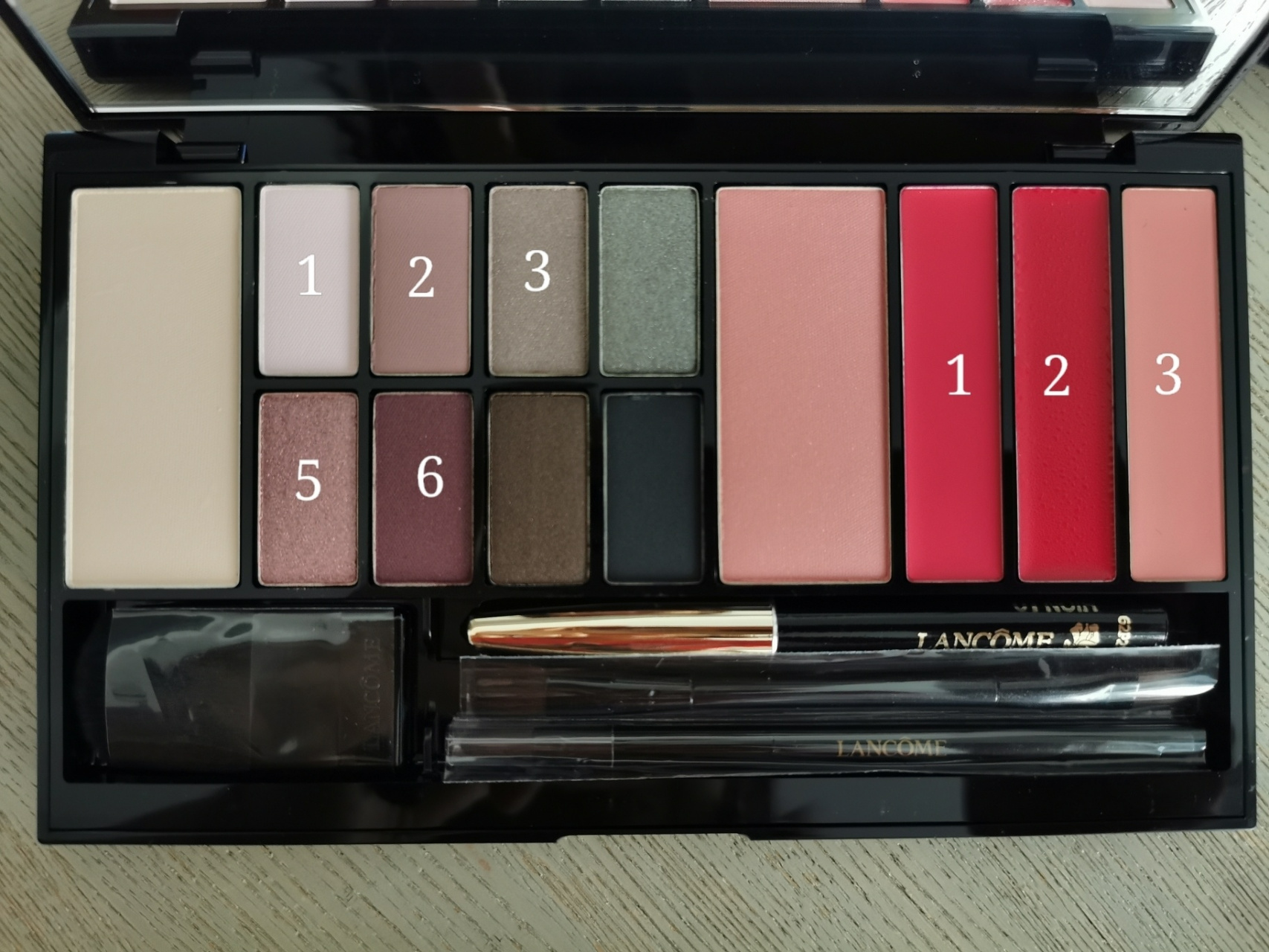 兰蔻菁纯彩妆眼影盘深度测评 一直想要一个便携的综合盘 挑来挑去选了