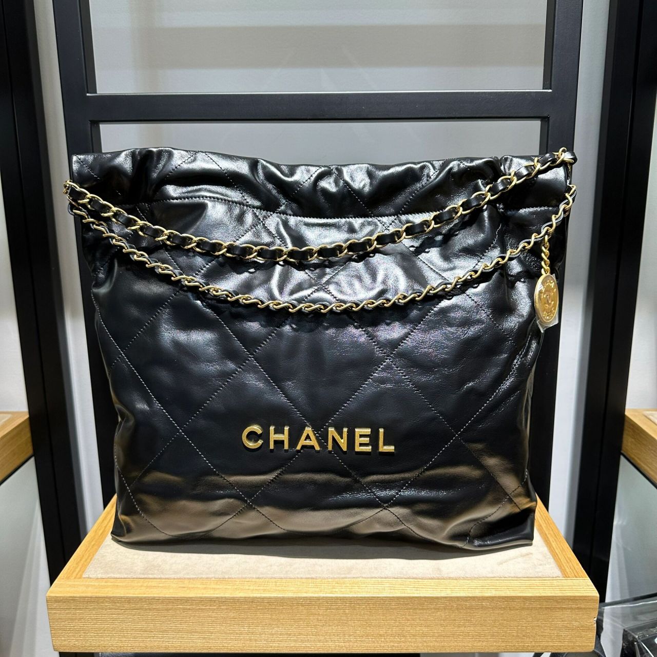 chanel 22bag 黑金中号垃圾袋 全新全套!5月17日澳门专柜刚刚抱出!