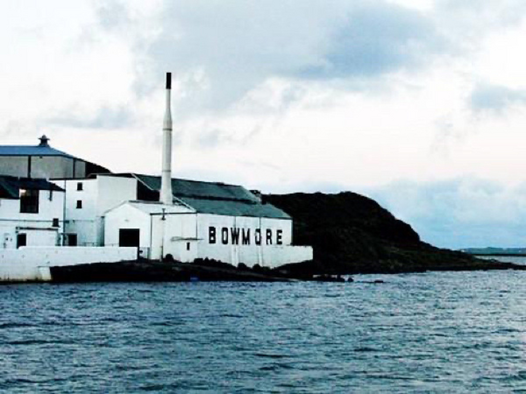 自1779年创立以来,一直矗立在艾雷岛(island of islay)上的indaal湾海