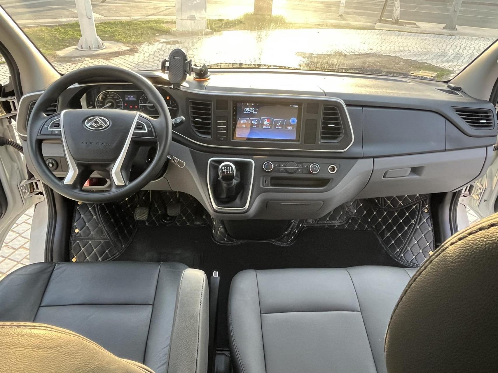 8万公里 大通v80plus短轴低顶,自动高配,66615座1.