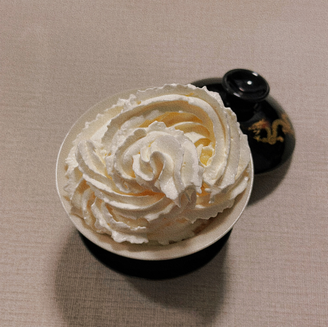 9297饮品分享|康宝蓝 浓缩咖啡在底,喷上奶油就可以了 喜欢糖可以