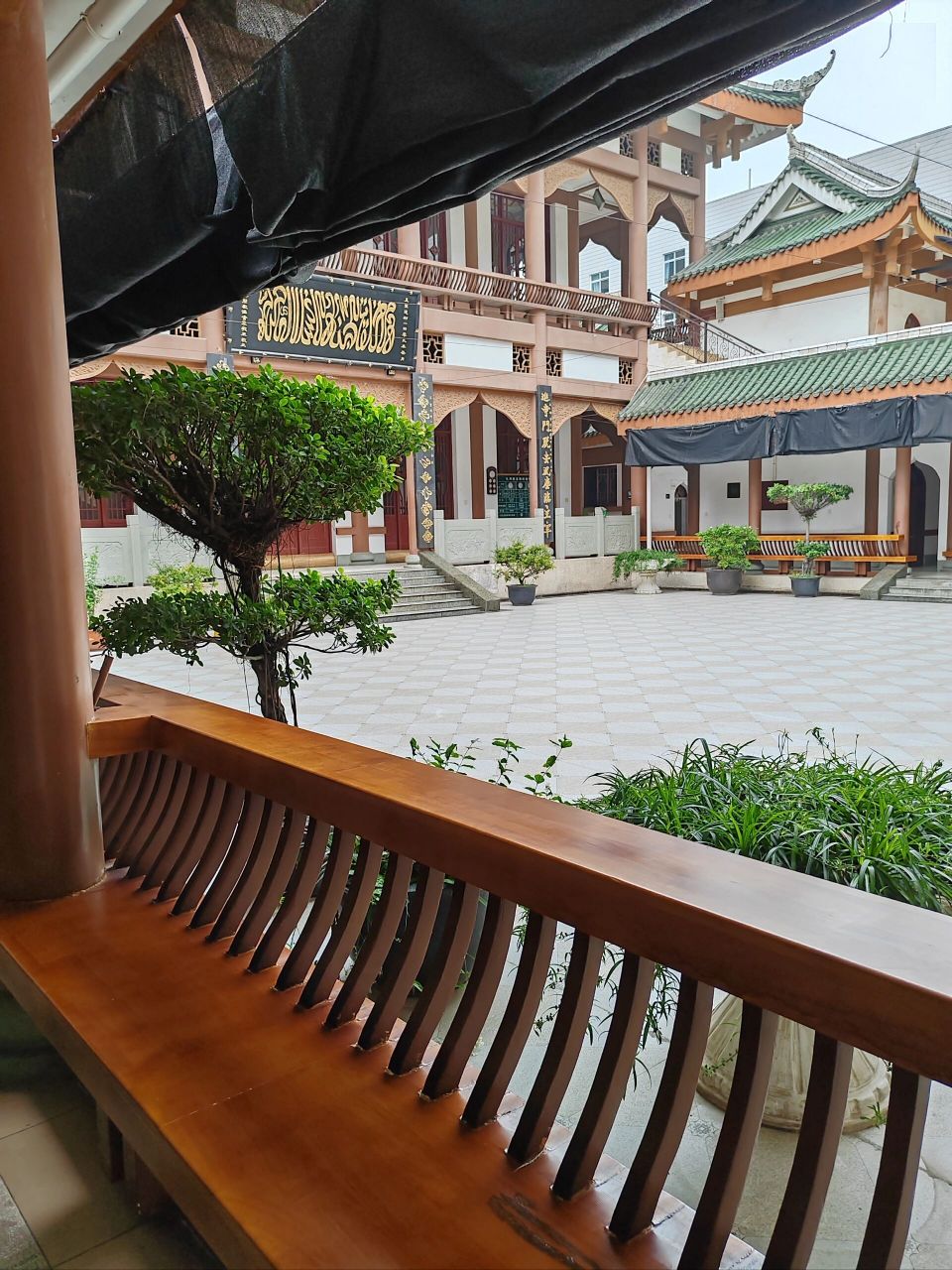 成都皇城坝清真寺 在成博排队的时候看到对面的皇城坝清真寺,后来查