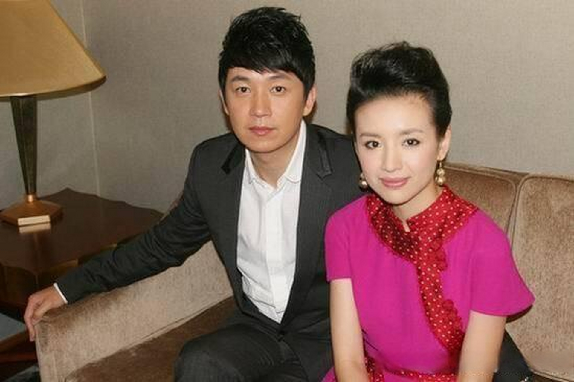 潘粤明的经纪人陈祉希也发表了微博,她表达了对董洁的不满,称这个世界