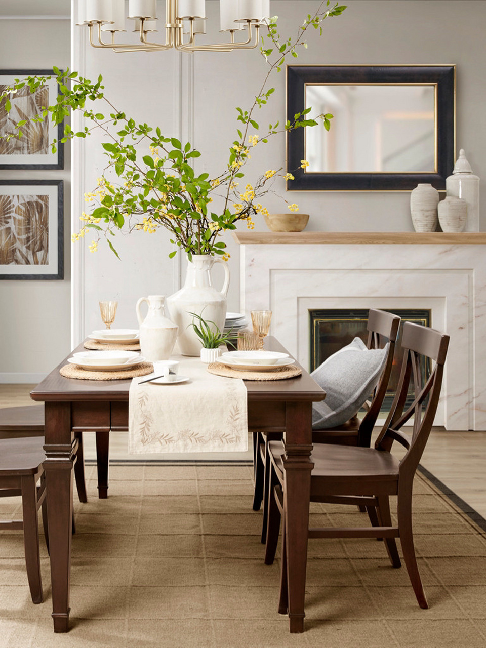 承托美味与情味的餐桌同样需要有品有质,既要恰 好匹配空间摆放的合适