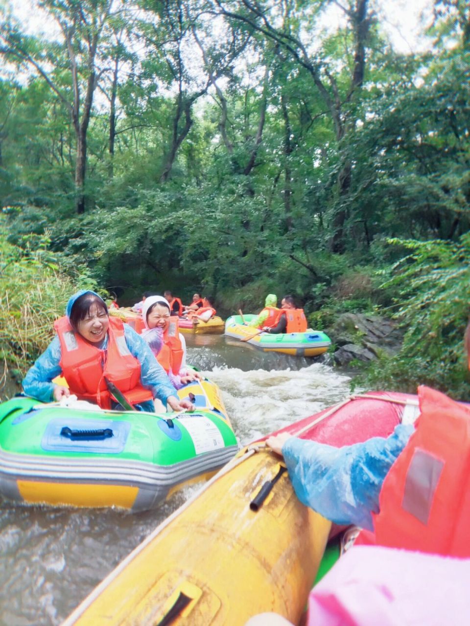 安徽滁州金甲溪漂流 天气阴 从仪征出发到安徽滁州的金甲溪 上午在