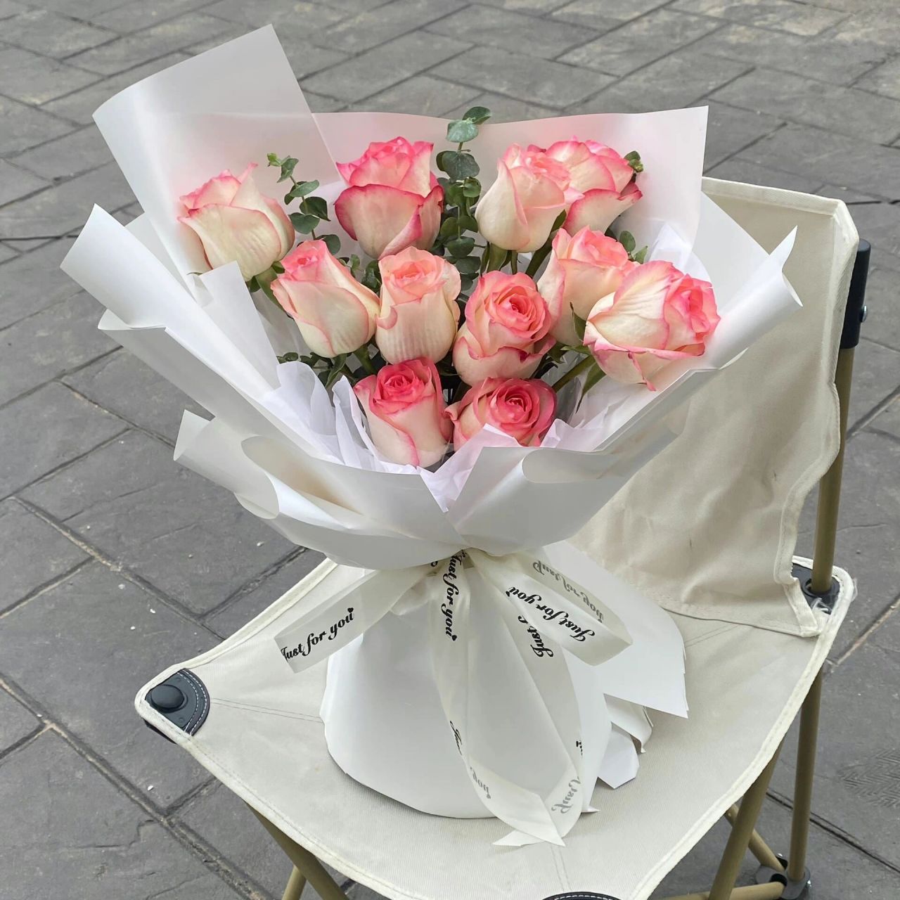 玫瑰界中天花板之一艾莎玫瑰99 艾莎玫瑰花语有2种: 16615我的