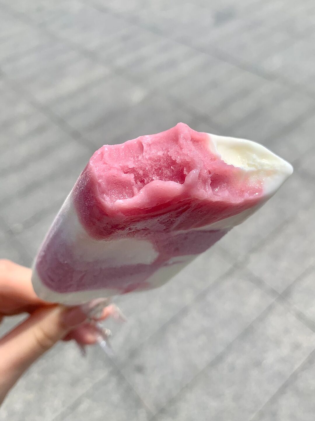 信我😭冰柜里看到直接拿! ~ 这雪糕就是说一口惊艳了!家人们!