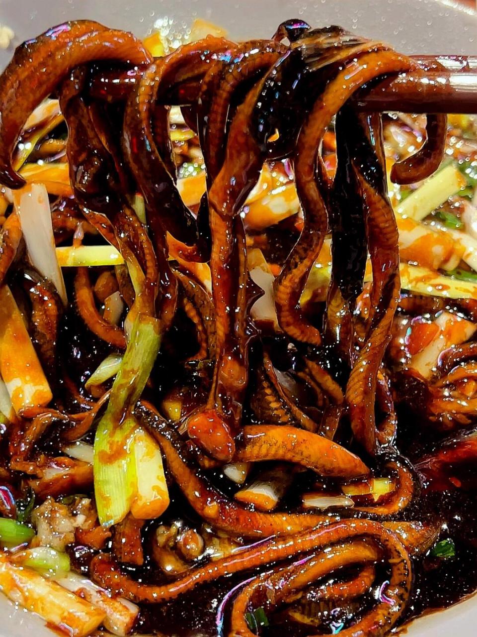 icc后门可以吃到正宗响油鳝糊了 	 正宗的淮扬菜在七公菜馆02全透明