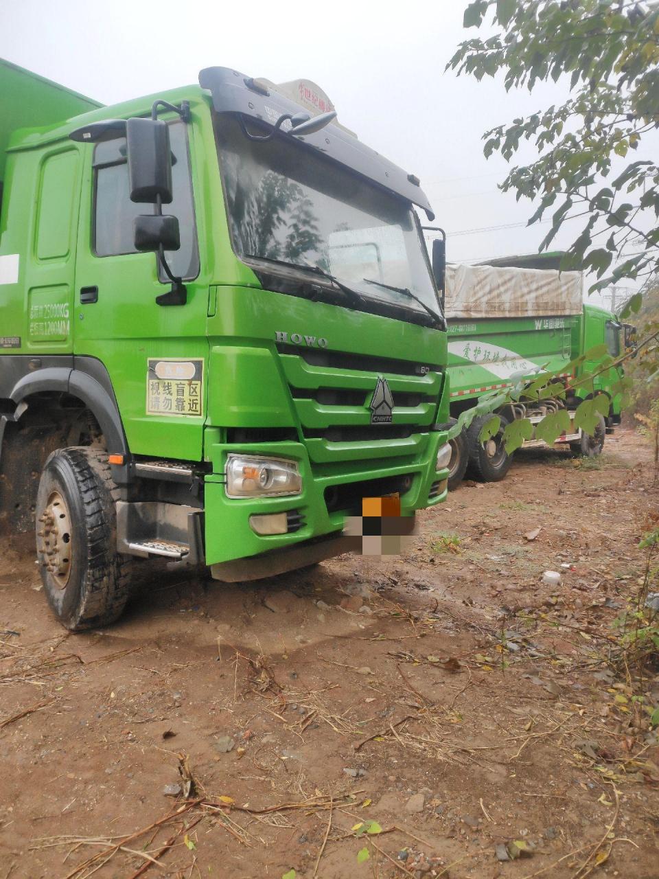 多台20年豪沃后八轮,380马力,只跑了万把公里的精品车,货箱5.6*1.2*2.