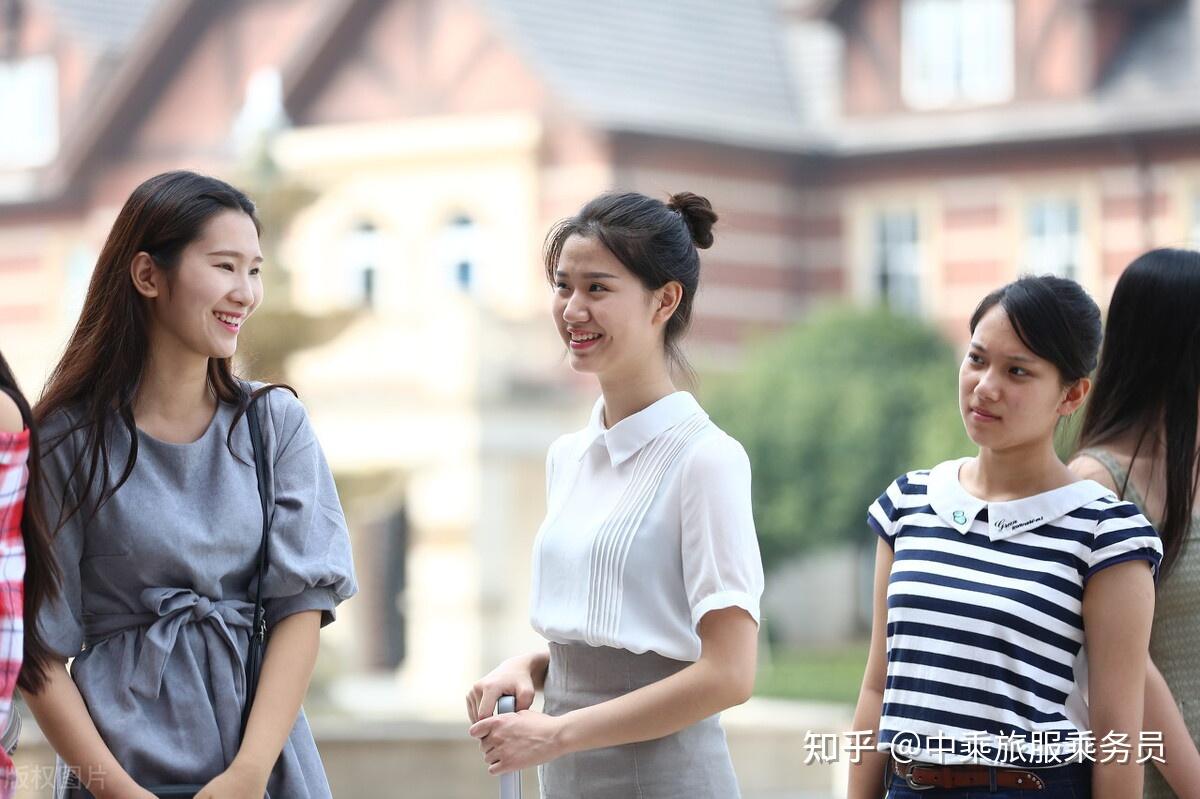 大家建不建议大学去读空乘专业呢值得否