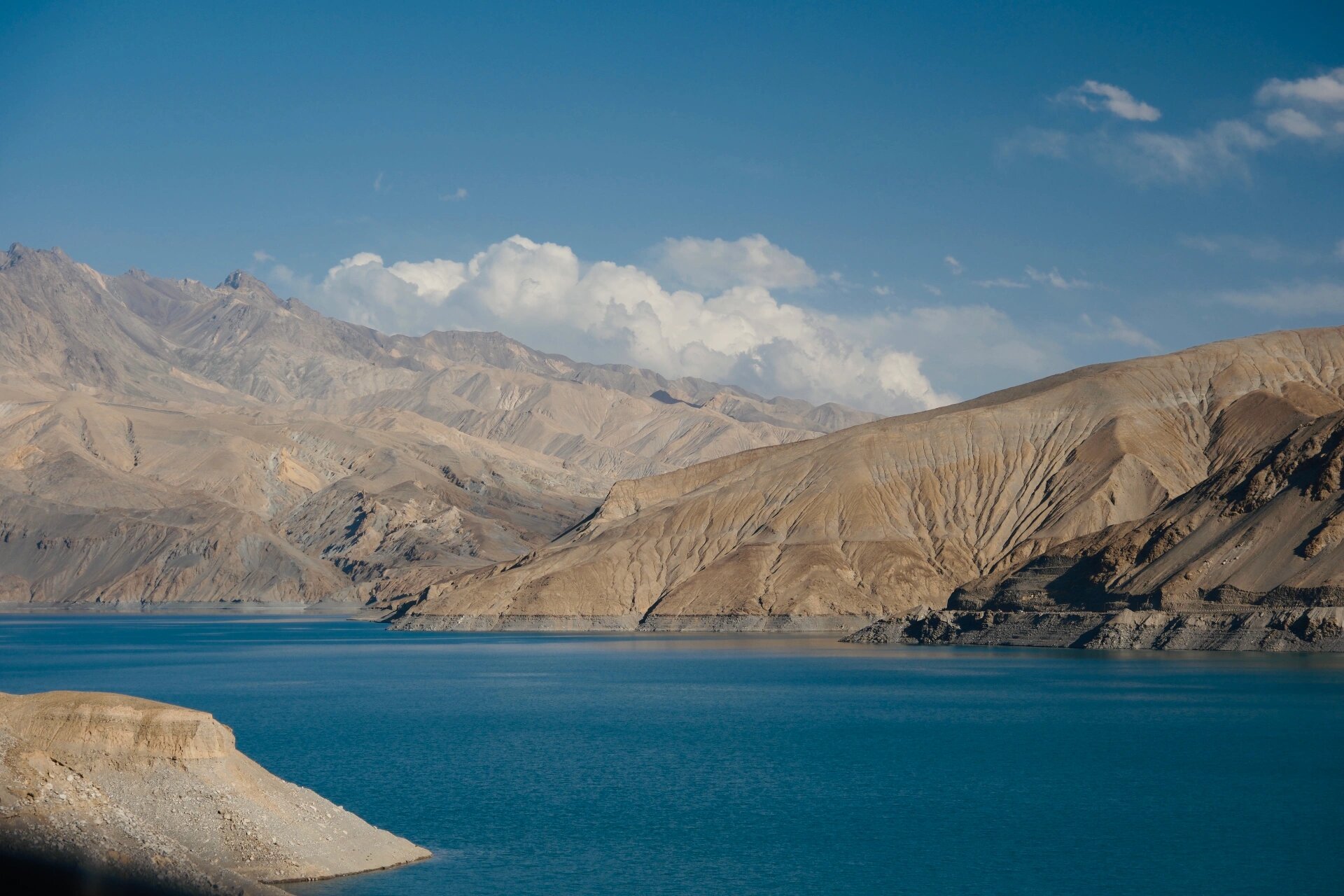 帕米尔高原 塔县三湖 白沙湖,2号景观台人少,可以骑牦牛趟水,可惜当天