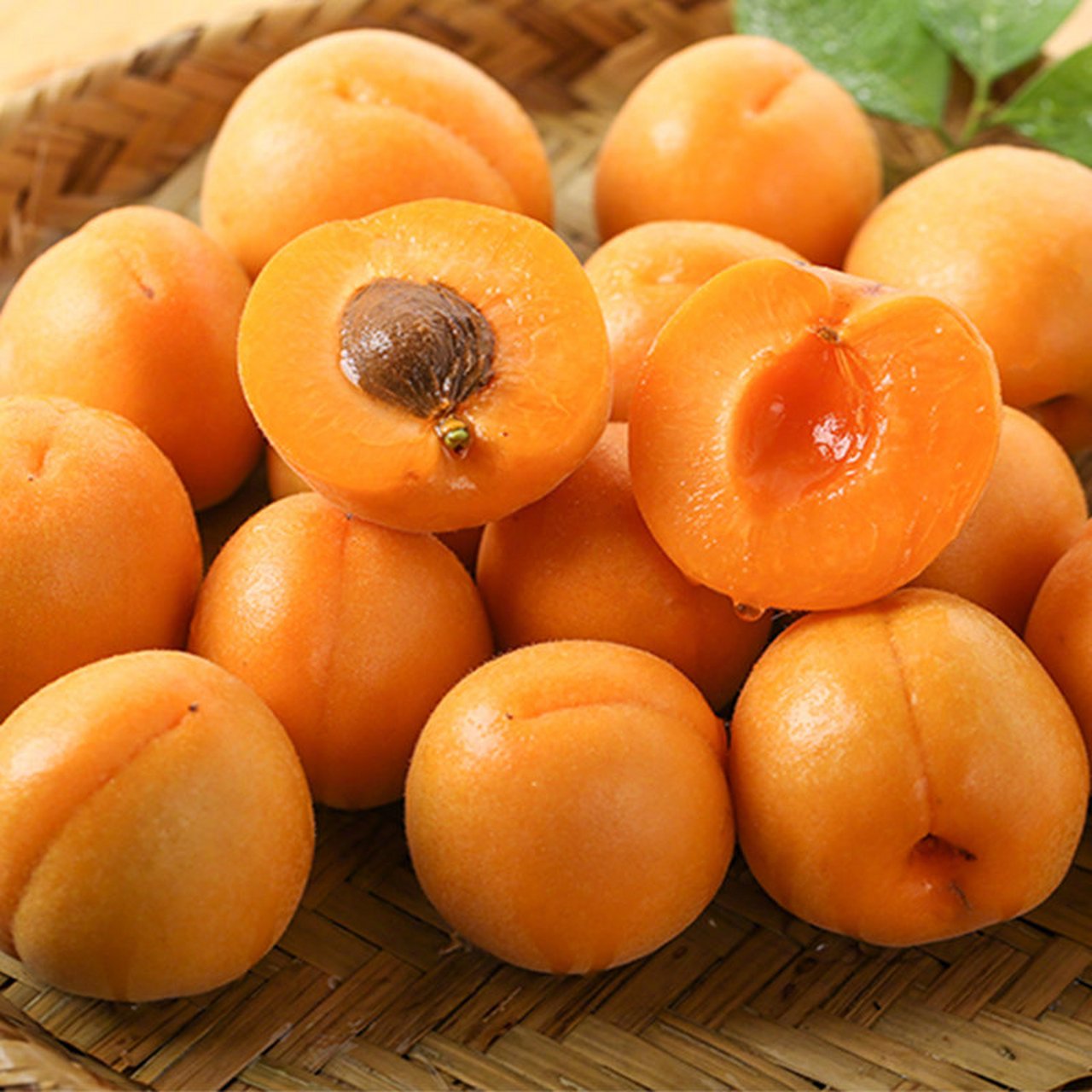 陕西大黄杏 新鲜采摘 酸酸甜甜 果香浓郁 饱满多汁 解腻开胃 放软更