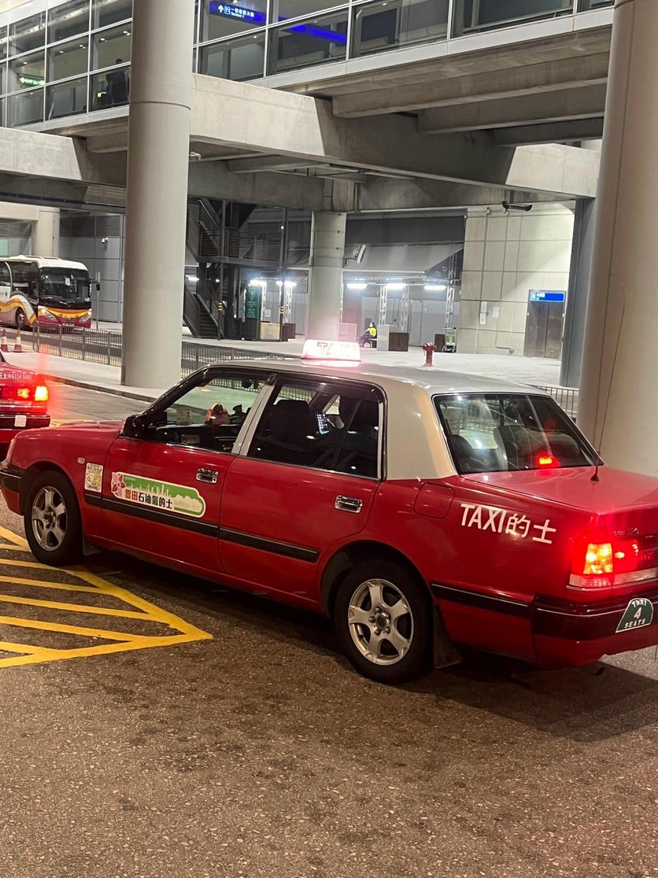 香港丰田皇冠comfort的士色色俱全.