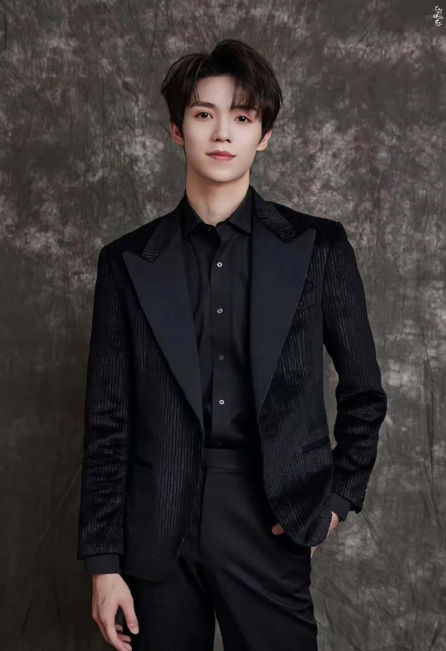 易烊千玺中戏艺考第一,罗一舟中戏毕业第一,作为同班室友这两个弟弟都