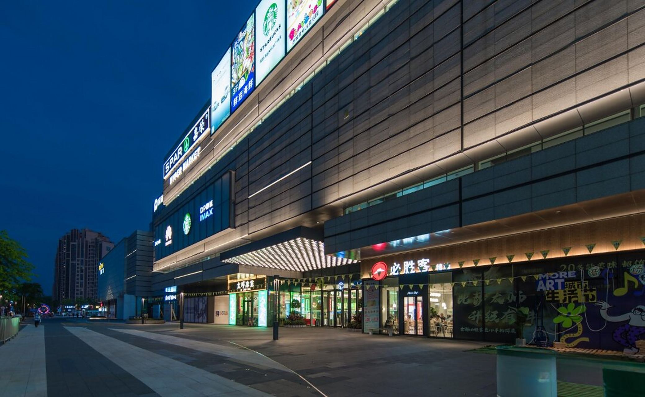 游动的光:韶关保利广场建筑照明设计 韶关保利广场位于芙蓉新城中心