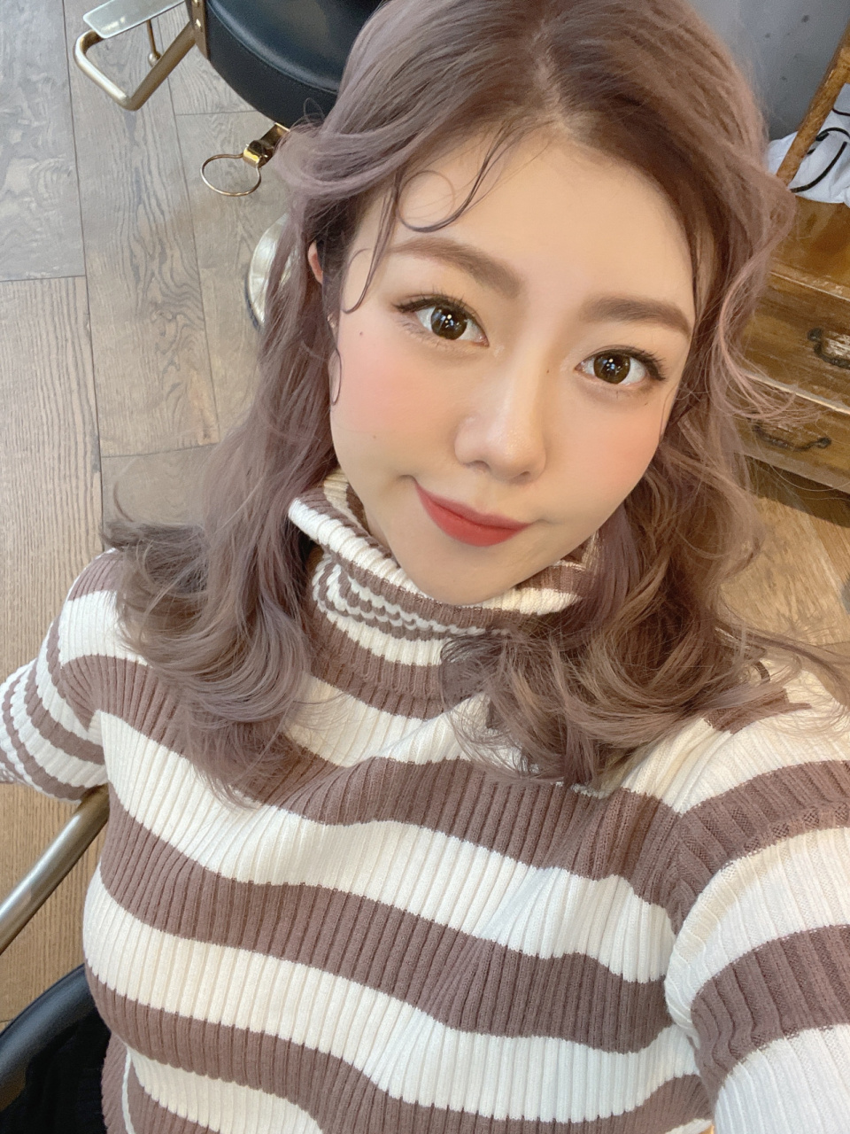 mura by中村搞了一个特别适合去赏樱的发色,估计今年会流行哟——烟灰