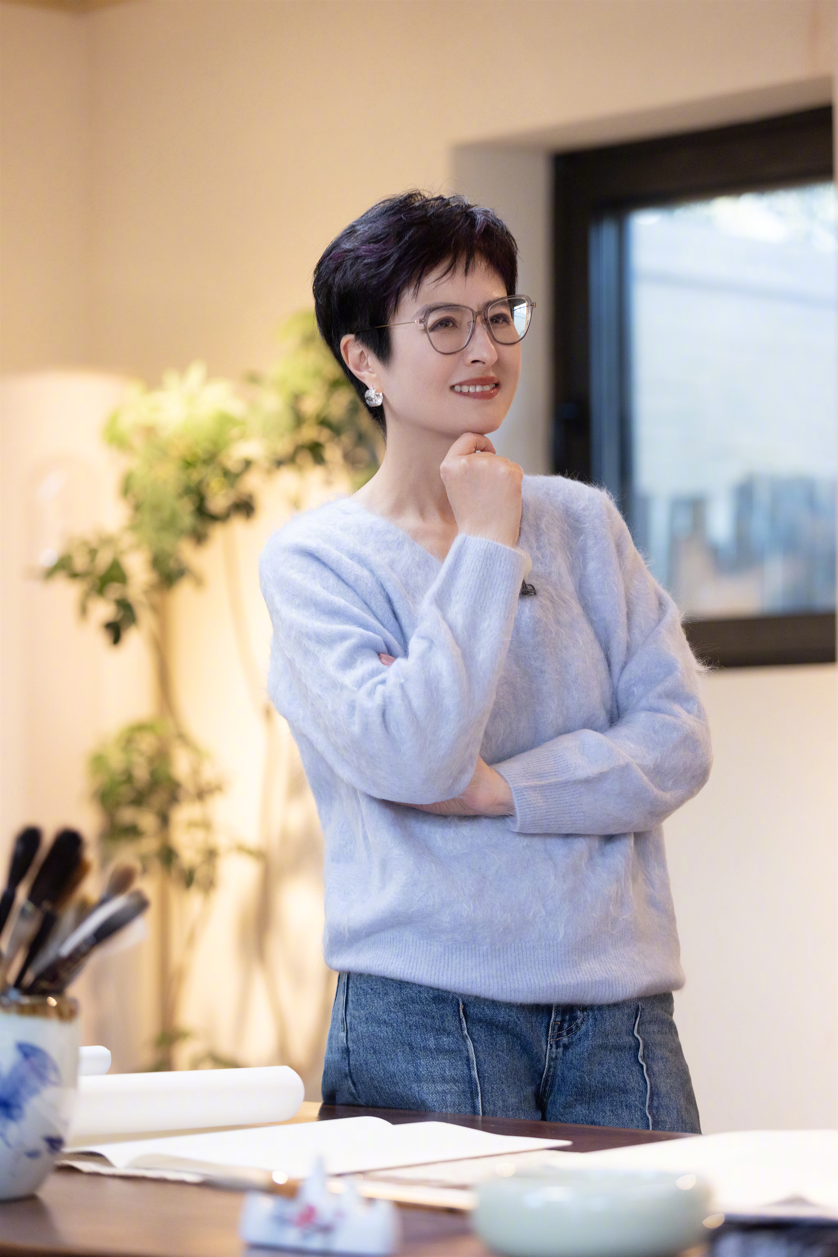 今天中午1230 湖南卫视芒果tv《背后》上线和对谈人张