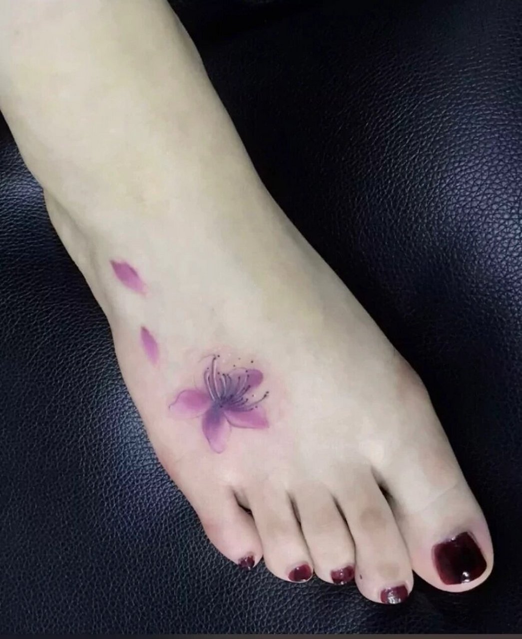 脚面纹身 女生脚面纹身