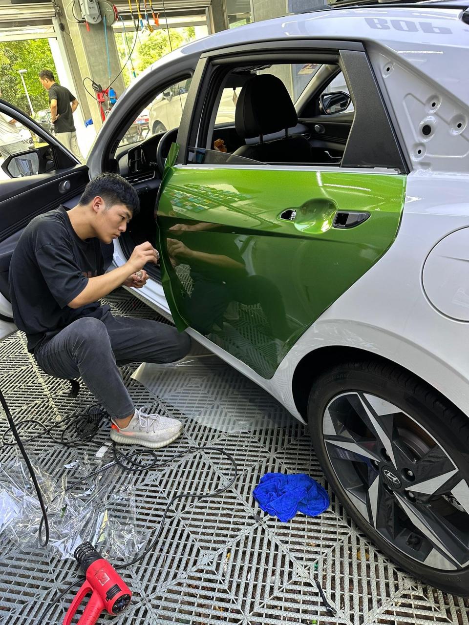 现代伊兰特,原车白改pet曼巴绿改色