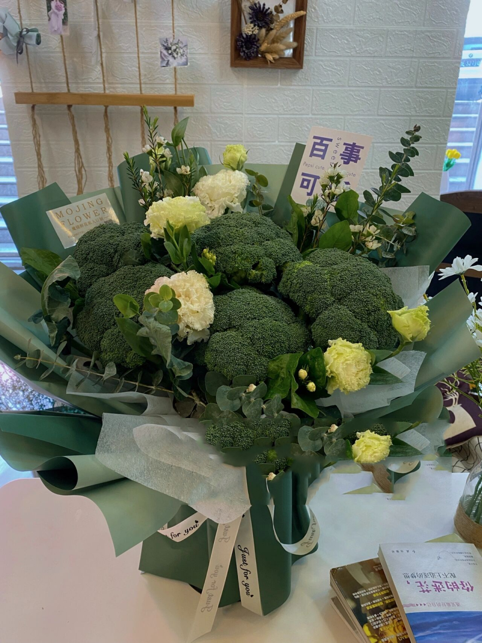 西兰花06花束 1,西兰花的花语:我爱你,许你一世安康,美丽的期待,不