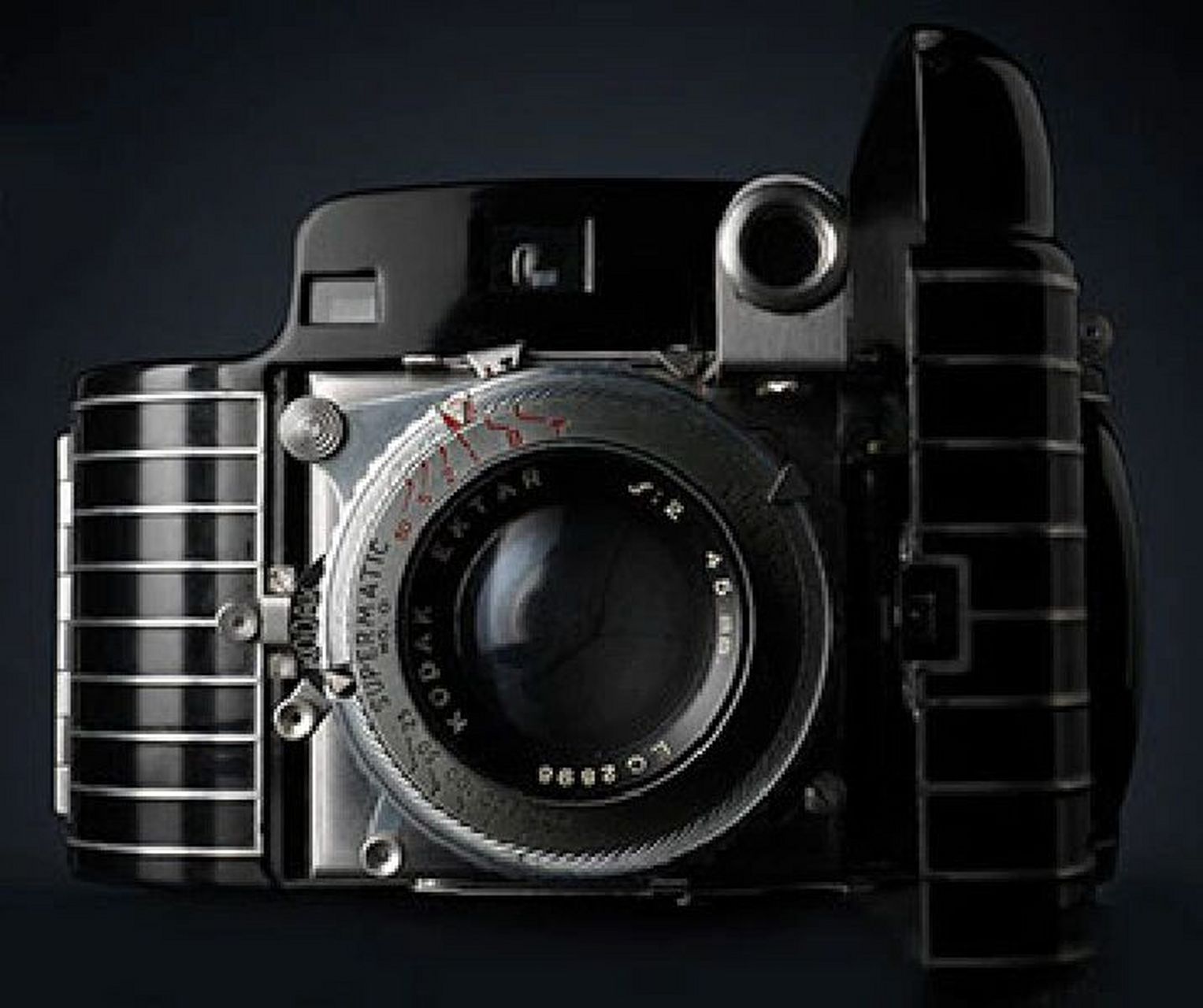 最早的便携式相机——"班腾"相机 所属展览:工业设计百年展 设计师