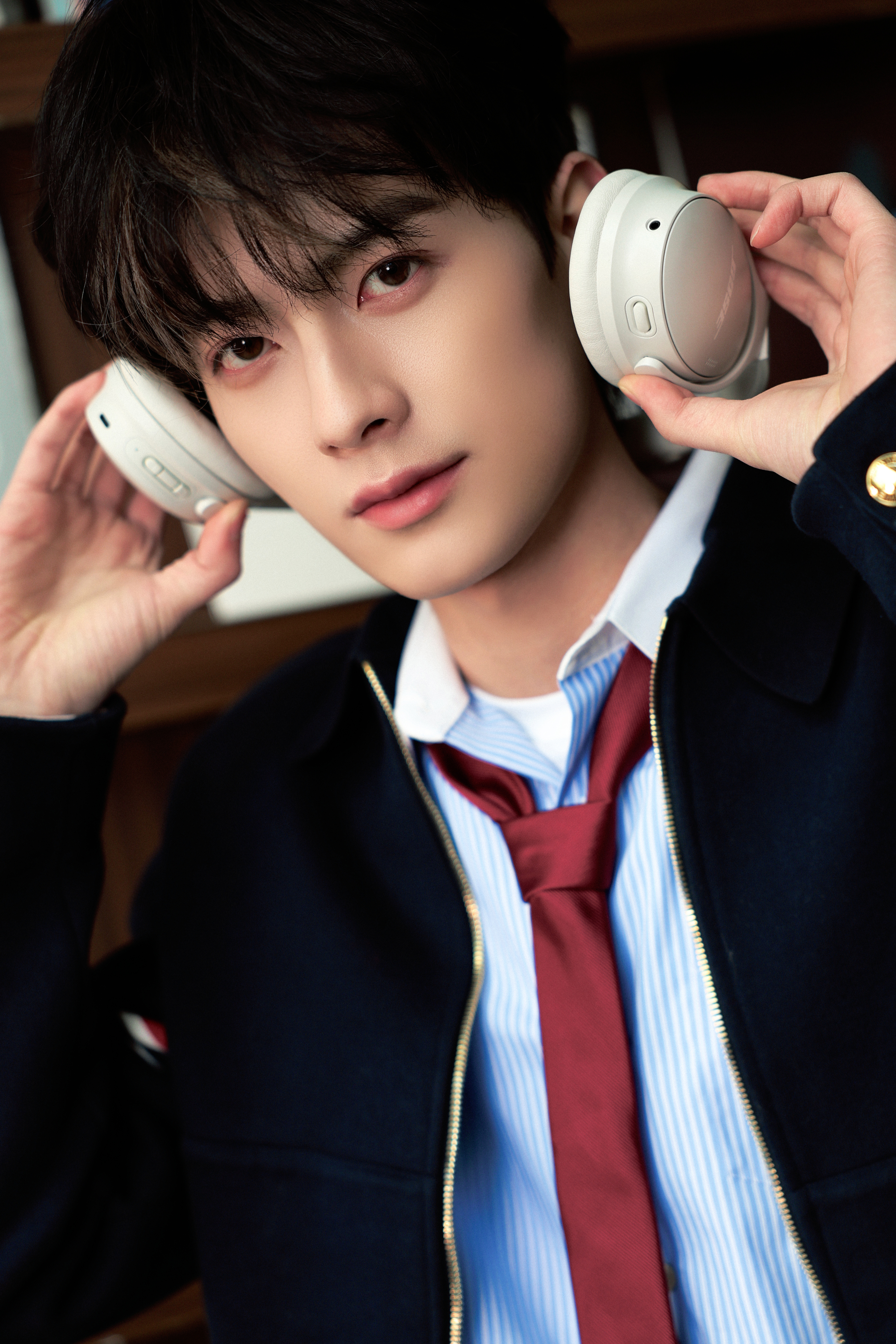 复古摩登,肆意随性,定格熠熠风采,和陈鹤一一起共