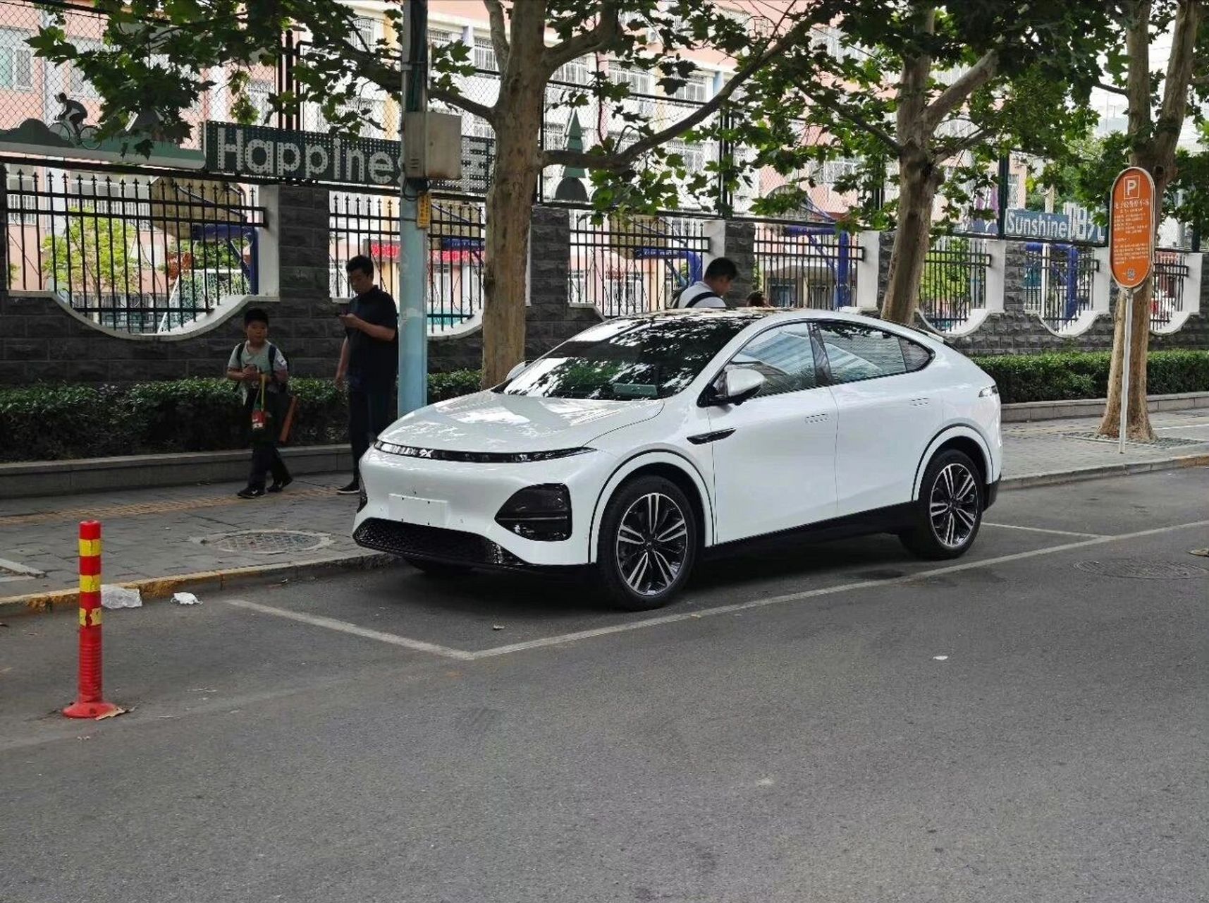 小鹏g6～白外白内,绝对高级感 全网搭载800v平台最便宜的车子,全网