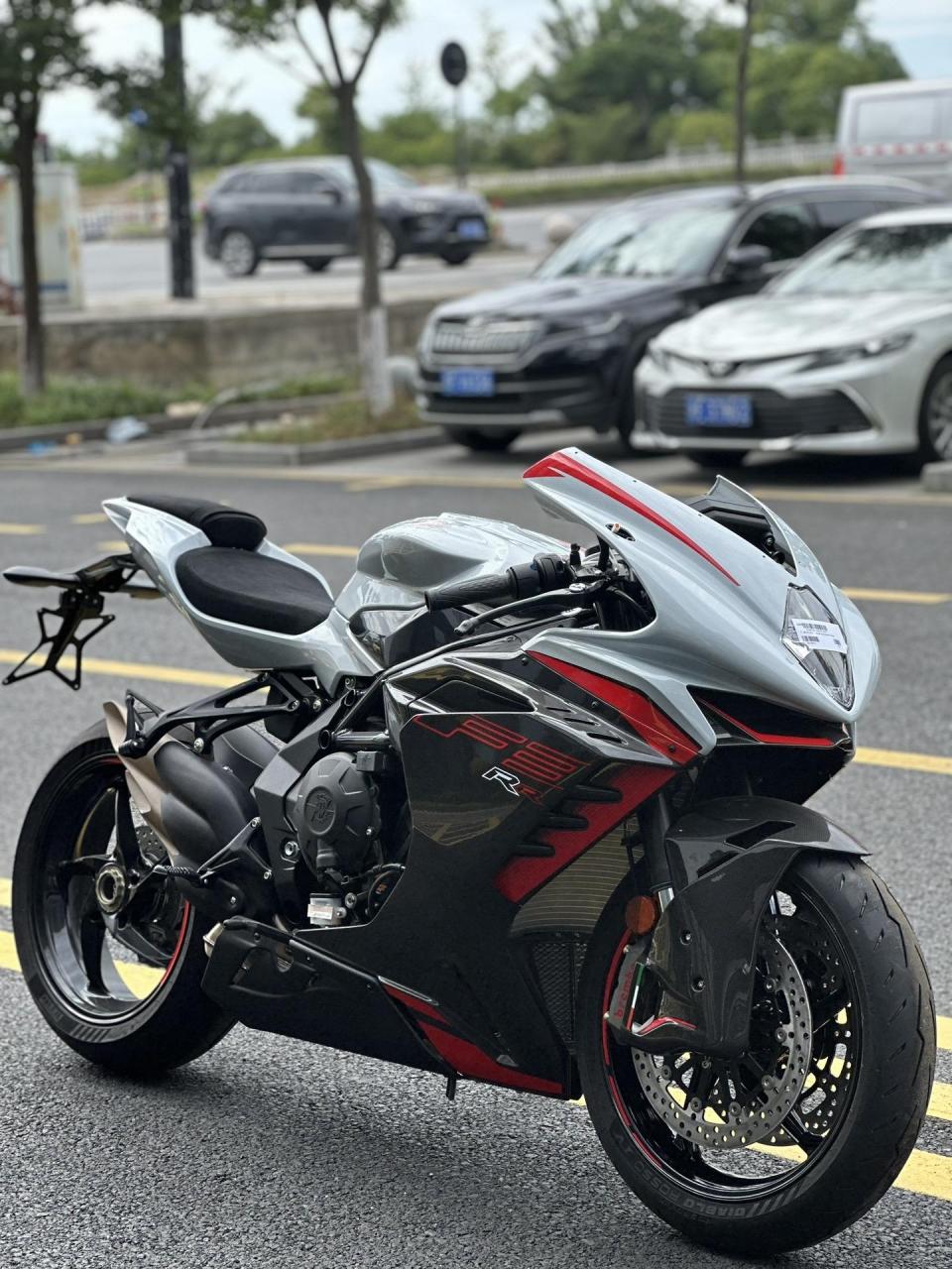 23款新款奥古斯塔f3 800 rr  指导价262880稀缺红色  现在福利特价