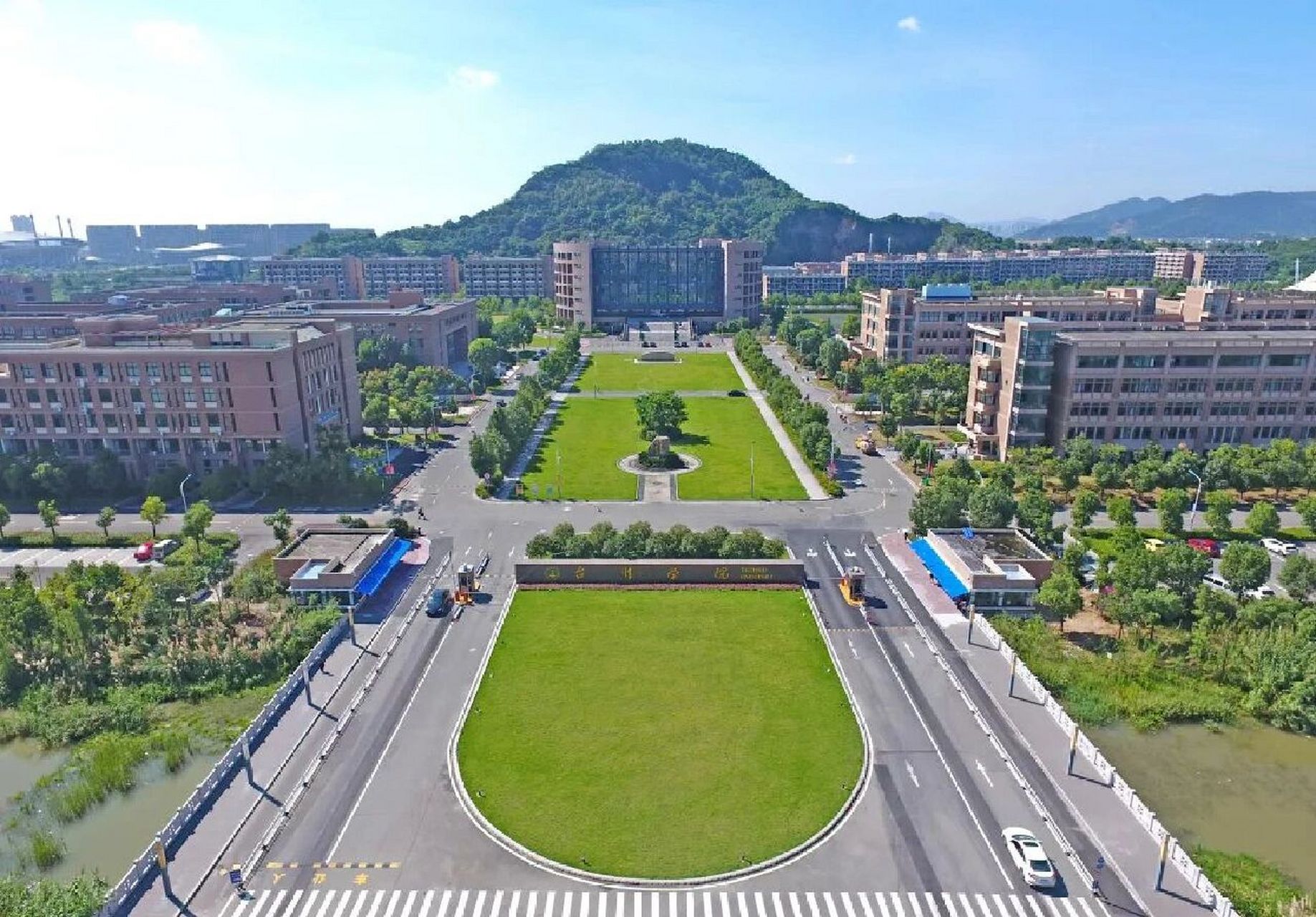 台州学院椒江校区07     欢迎大家加入台院大家庭,这里是21级学姐