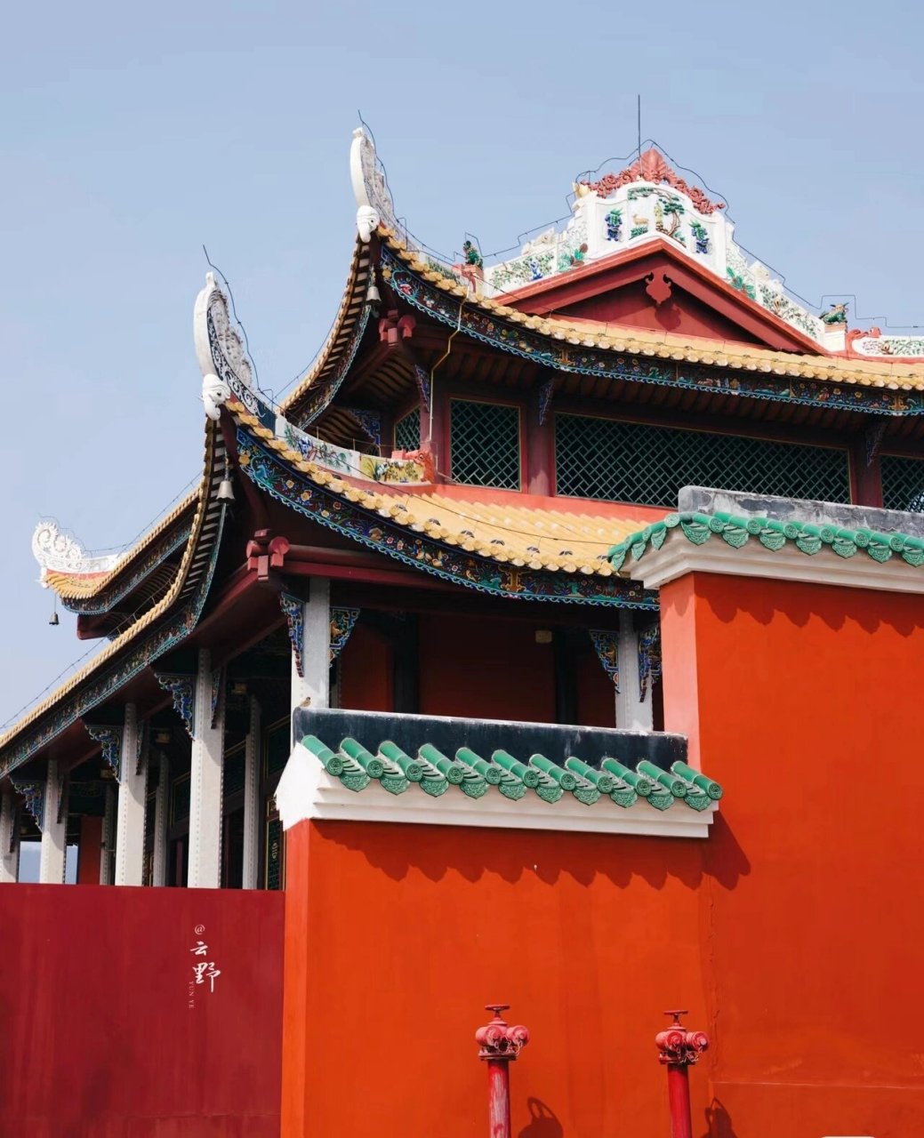 临贺故城#贺州文庙 红墙绿瓦古树93 相互辉映 庙内肃穆清幽 门口的