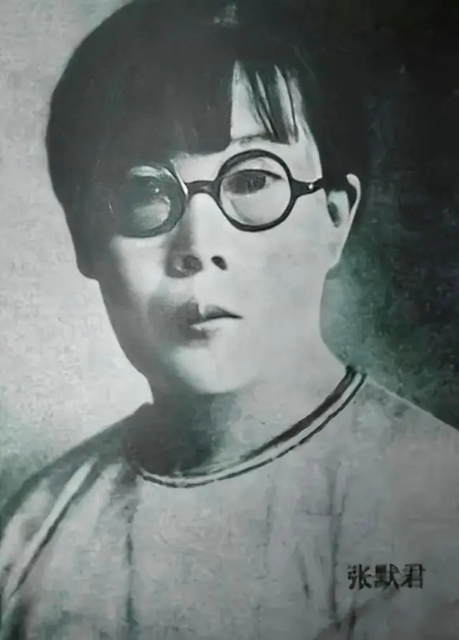 竺可桢的原配妻子张侠魂有个姐姐叫做张默君,这个女的也是个传奇人物.