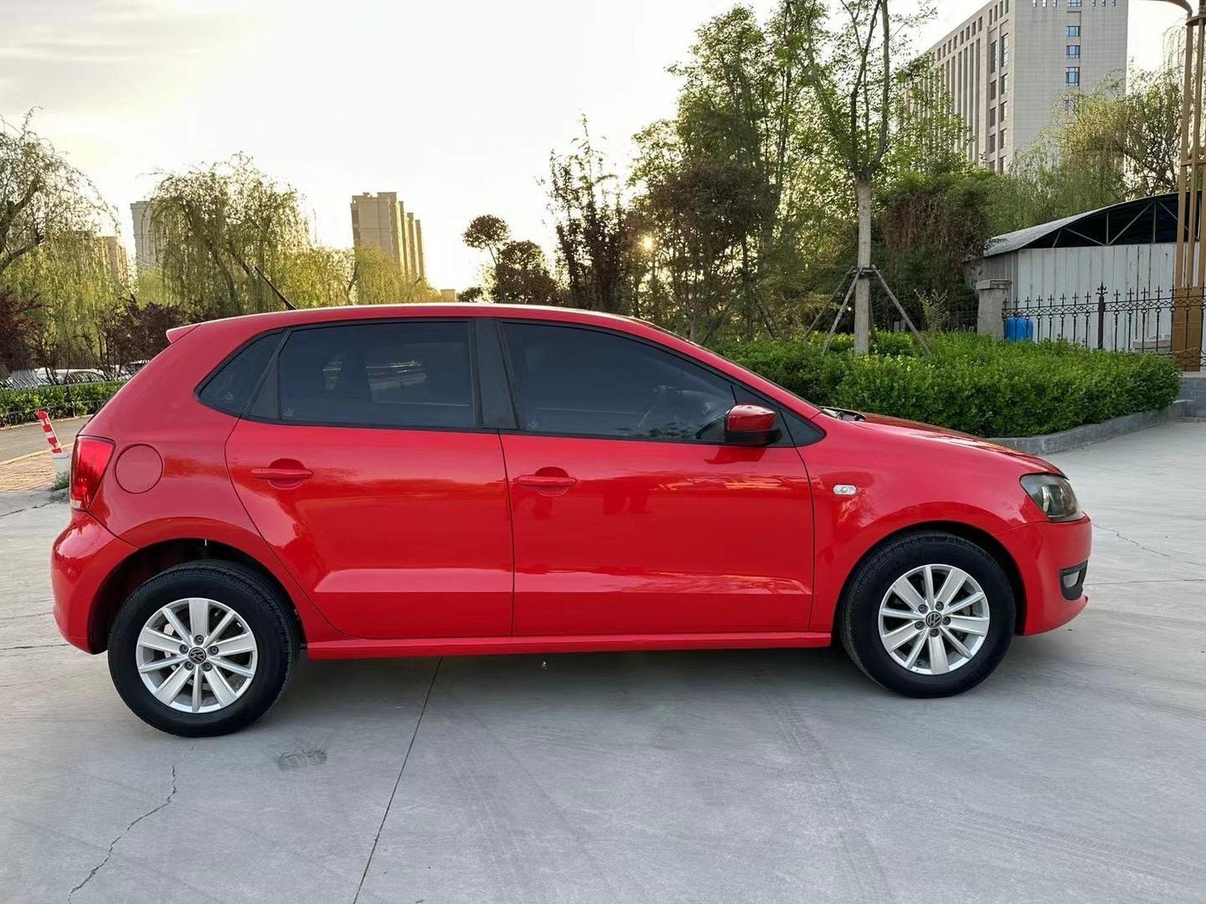 14年大众polo,最美红色,1.