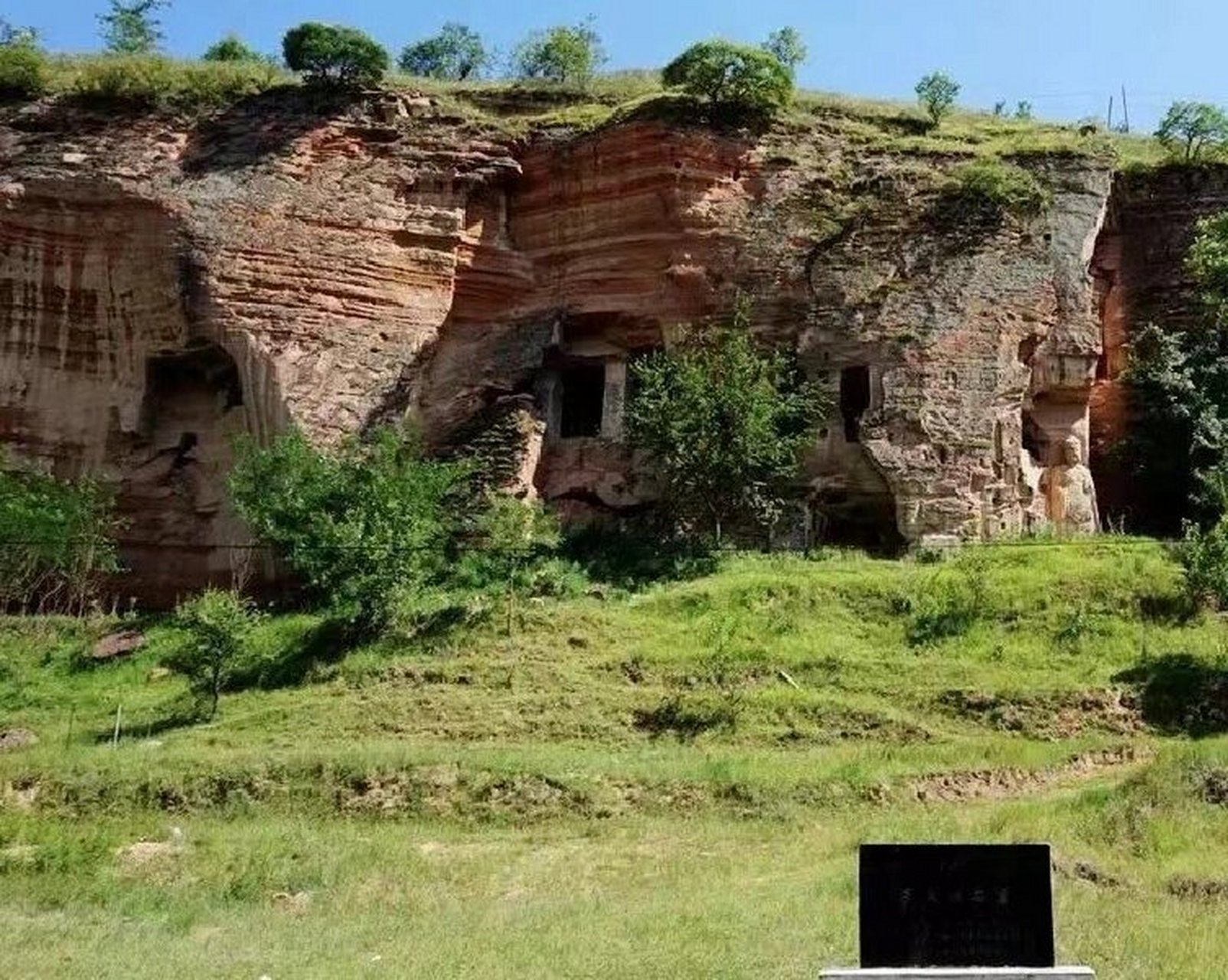 宝藏小众石窟,泾川罗汉洞石窟 图1—3是罗汉洞维修前旧貌, 图4—9是