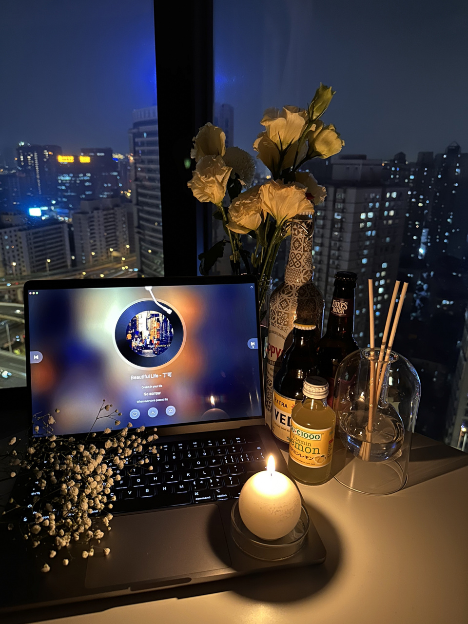 居家95夜晚|00落地窗的氛围感 冬天就喜欢宅在家里 蜡烛点亮的那