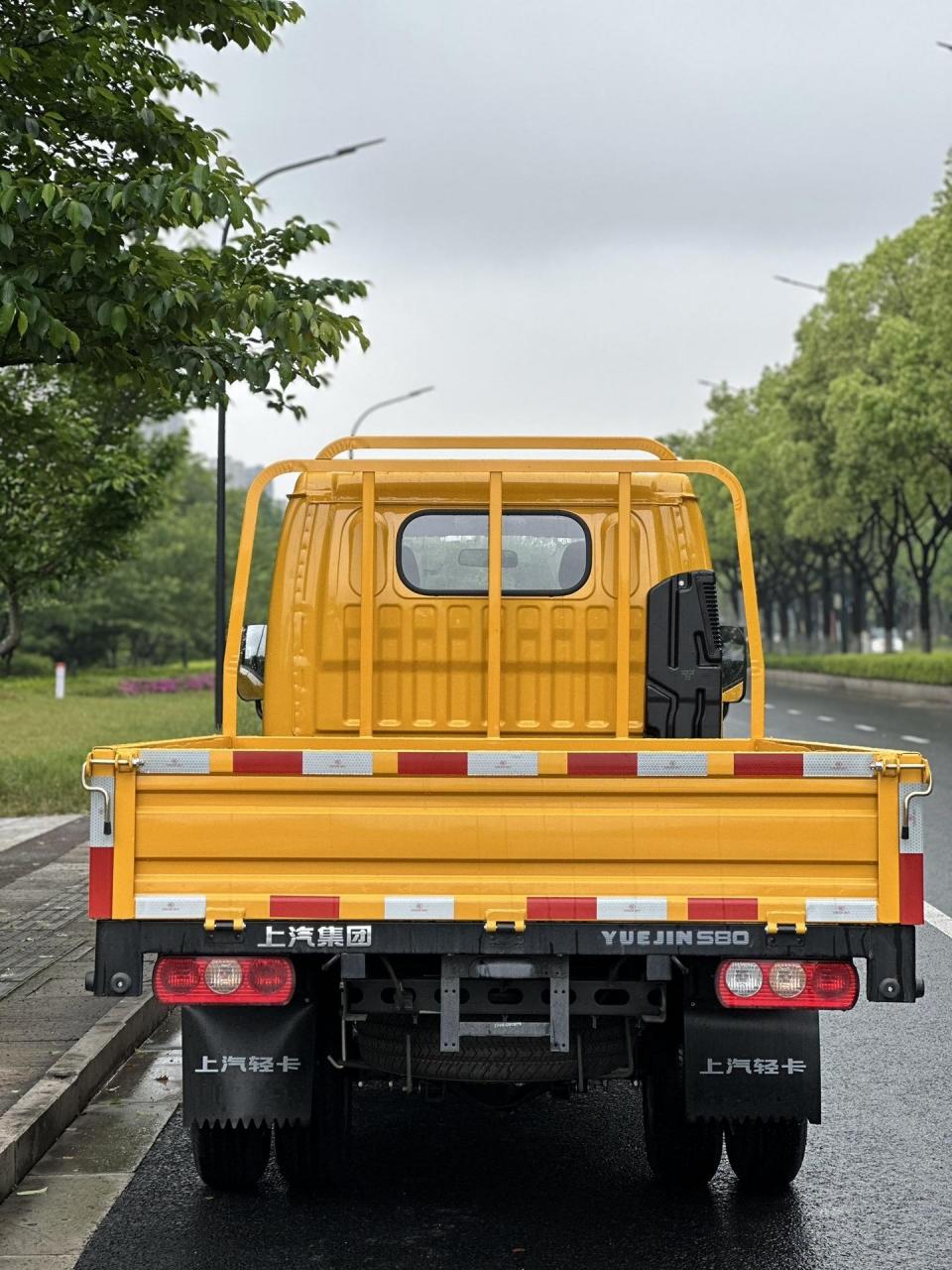上汽轻卡～～福运s80工程小双排 搭载汽油神机五菱1.