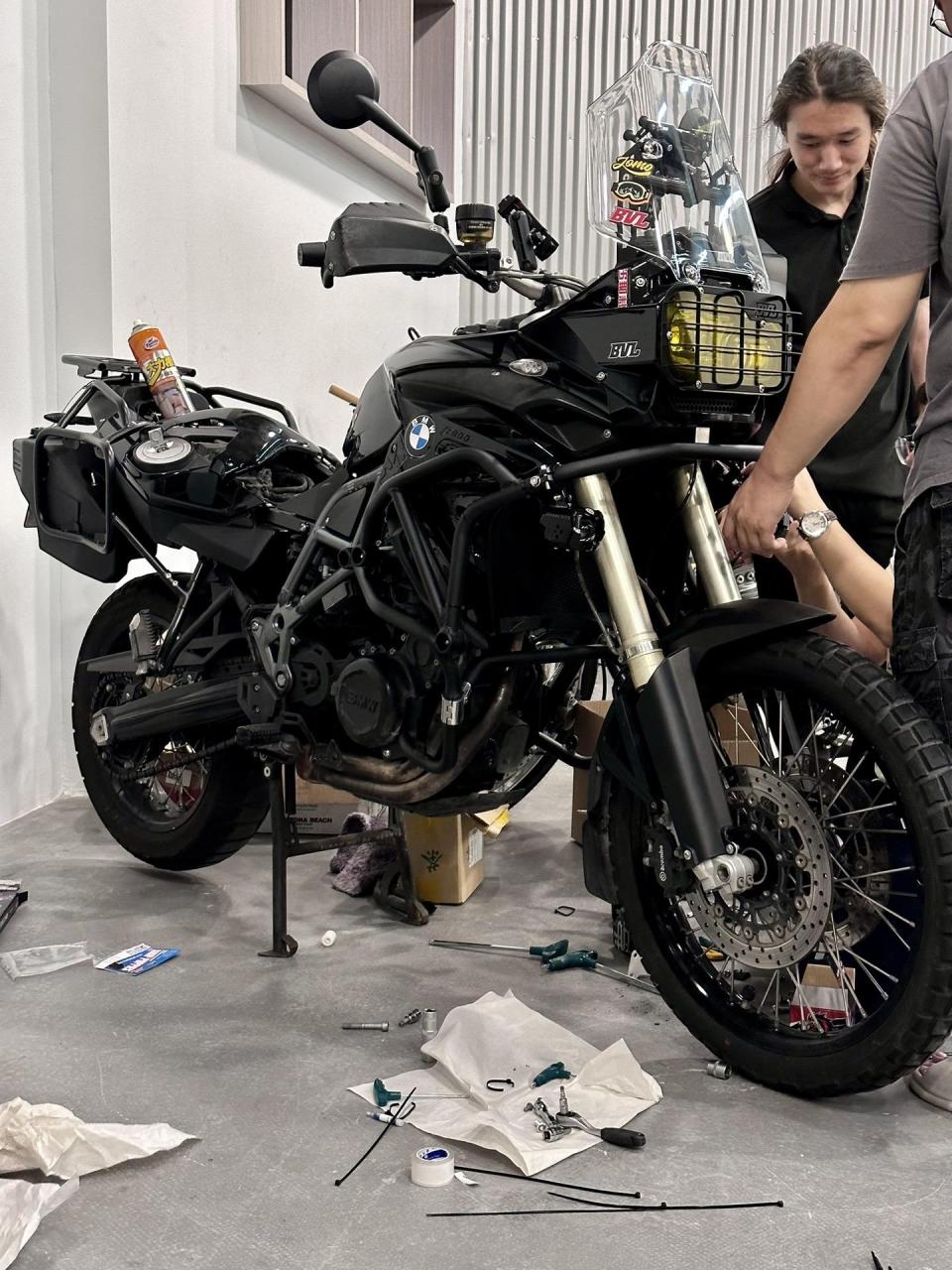 你看,那匹黑马!宝马f800gs改装.