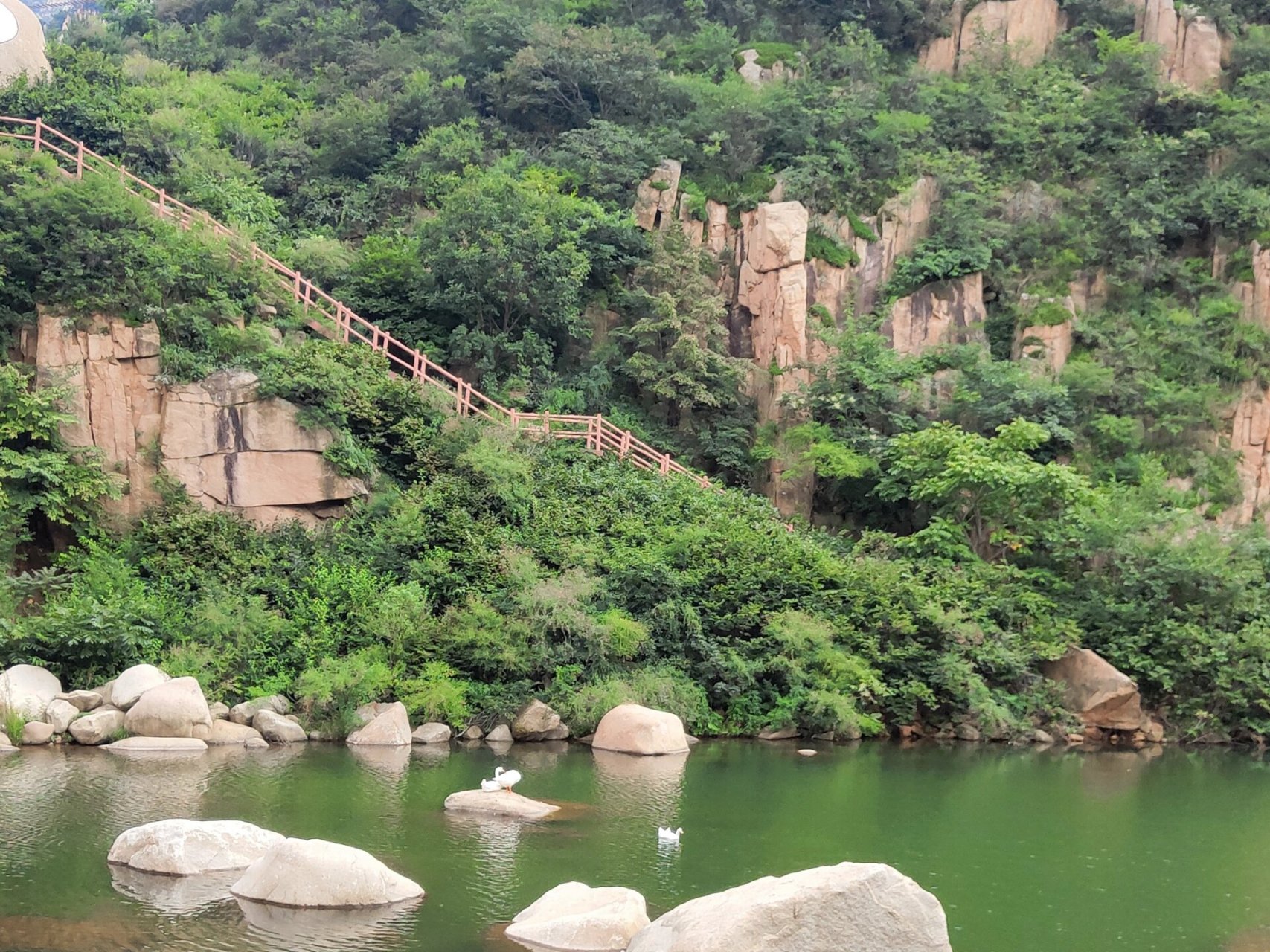 秦皇岛冰糖峪长城风情大峡谷 景区简介:冰糖峪长城风情大峡谷景区位于