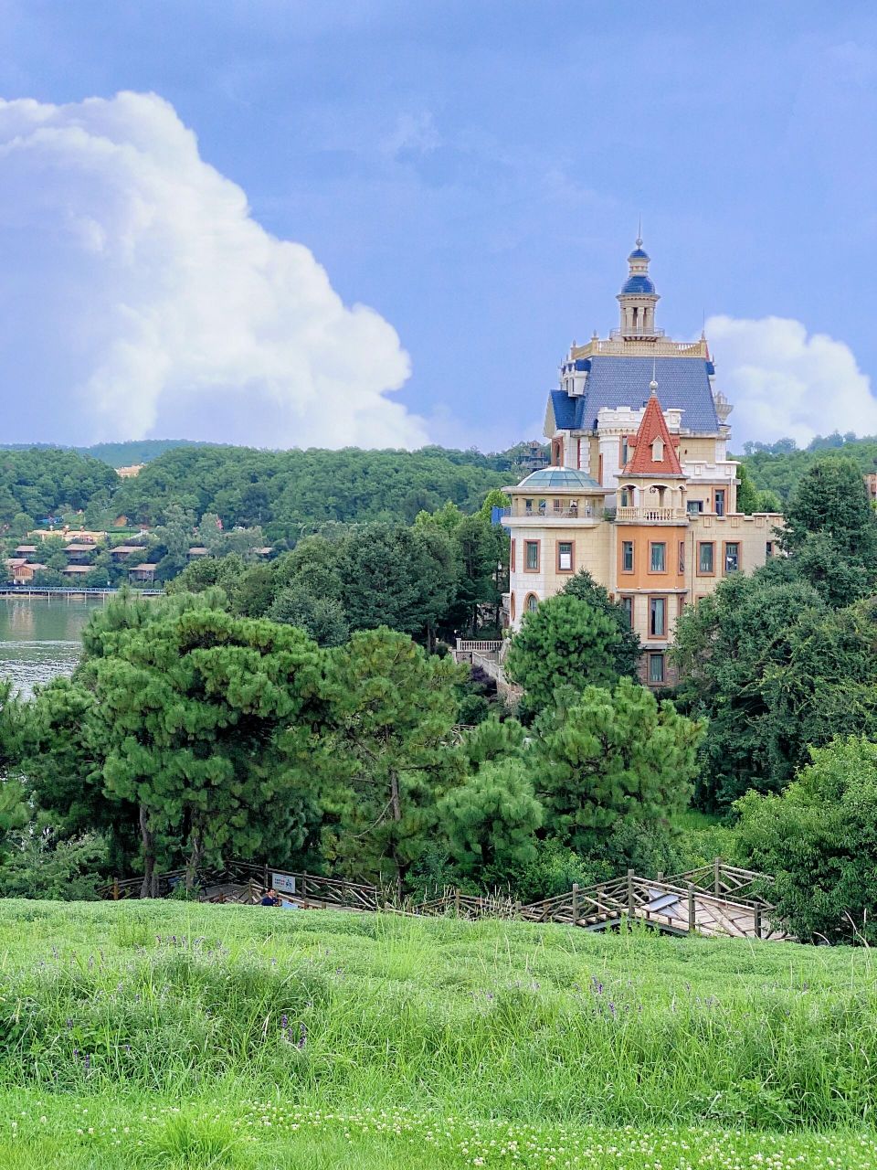 昆明周边游98凤龙湾童话镇走进童话世界啦 这个小镇也太好看了吧