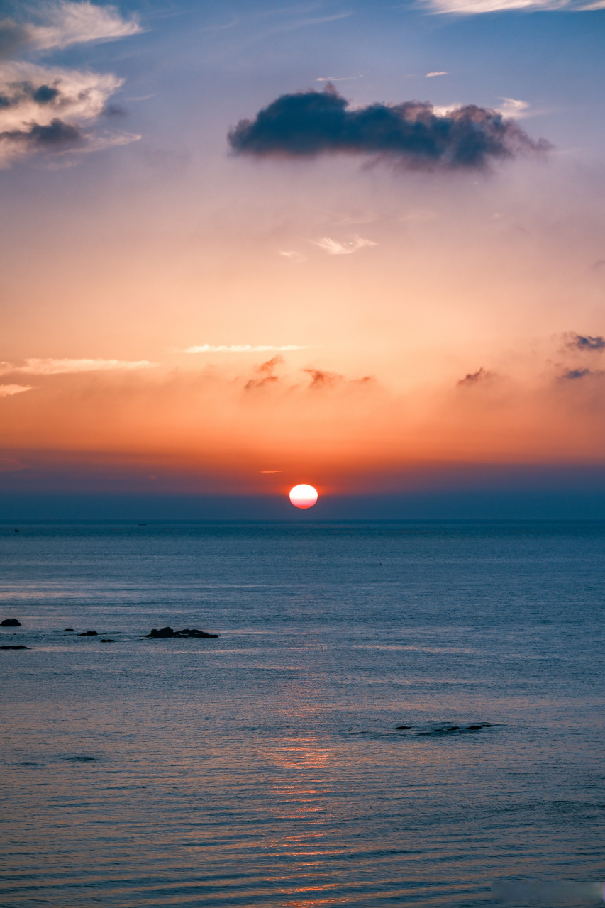 趣自驾,去威海 山海有约,乐享自驾  傍晚时分的国际海水浴场,美的令人