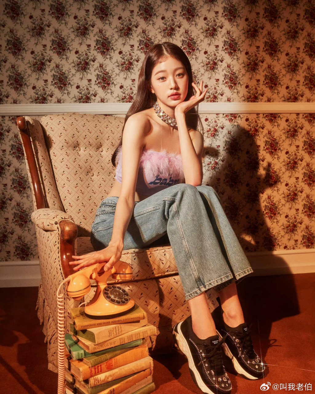 张元英和鞠婧祎大长腿太美了,单就她俩坐着的图来看,感觉鞠婧祎的腿更