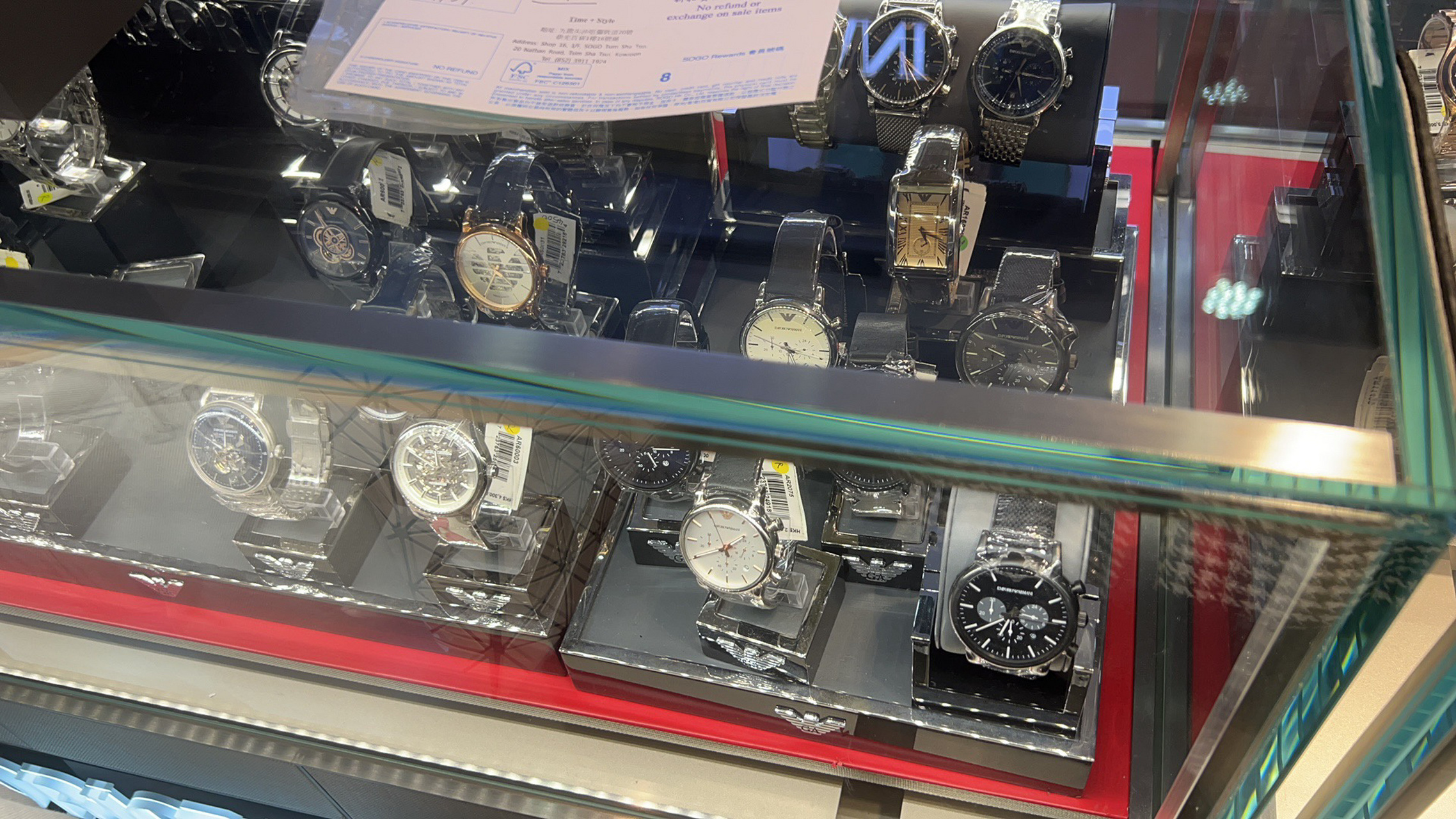 香港阿玛尼手表打折啦 周六去了趟香港,刚好碰到了阿玛尼手表打折 四