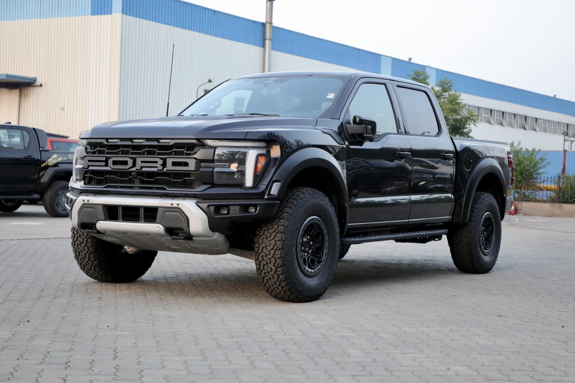 2024款 f150猛禽 黑/黑 满配 802a 全景天窗 抬头显示 fox双阀门减震