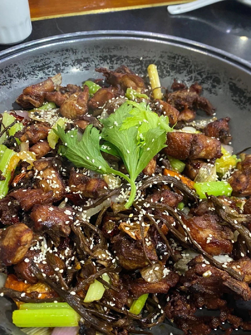 重庆巴爷香辣鸡煲 前天和朋友重聚吃的这个,还是以前的味道 干香麻辣