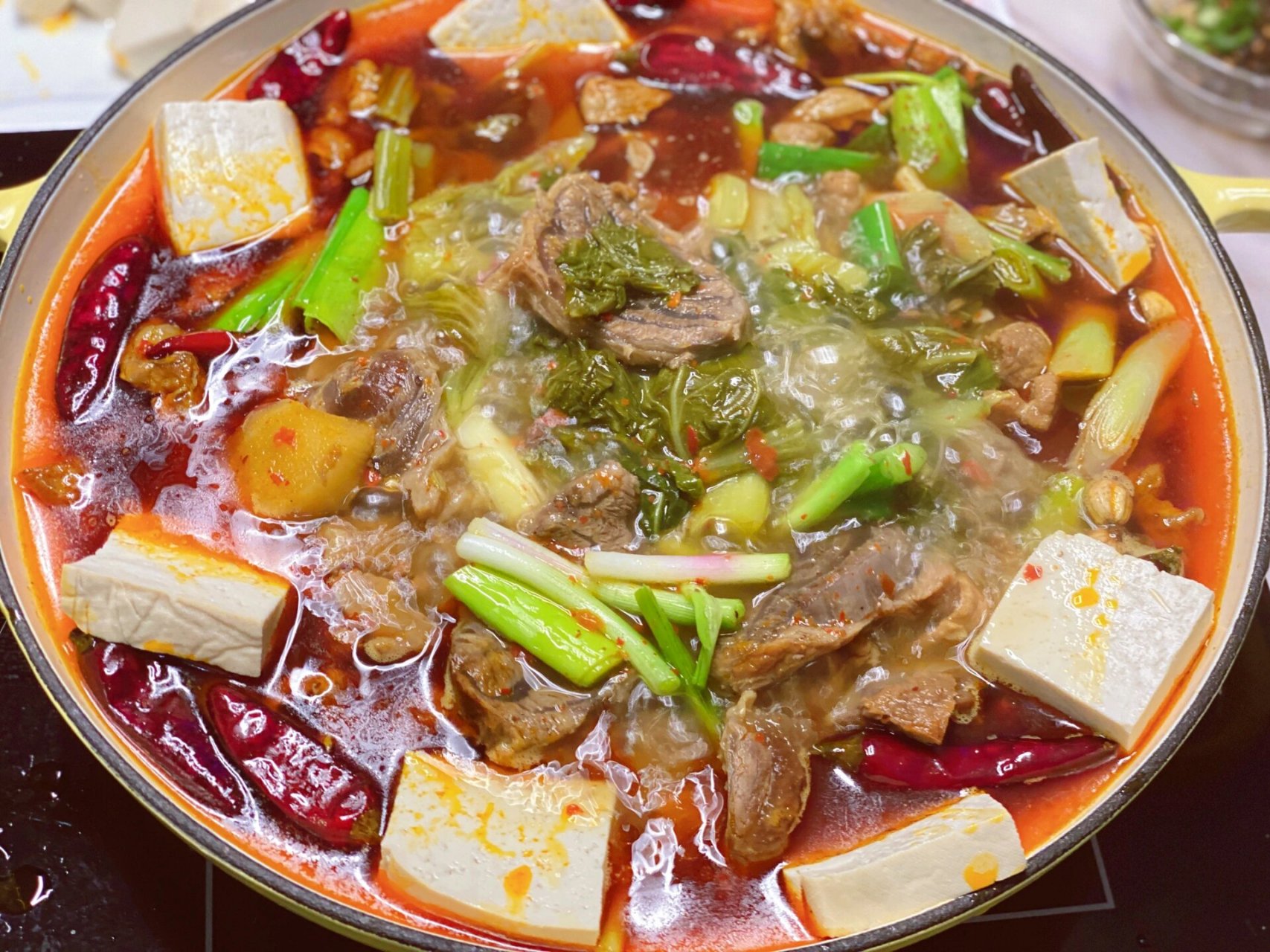 忙里偷闲家里自制红烧牛肉火锅 贼好ci 97 #我的美食日记# #笔记