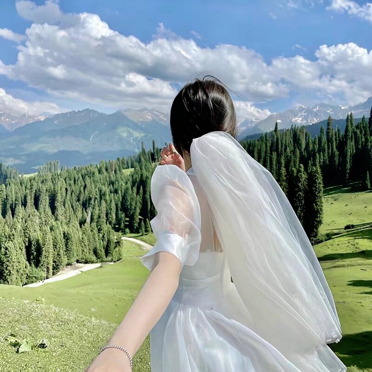 93很难不爱的女生头像/气质美女背影头像 93 分享一组气质文艺的