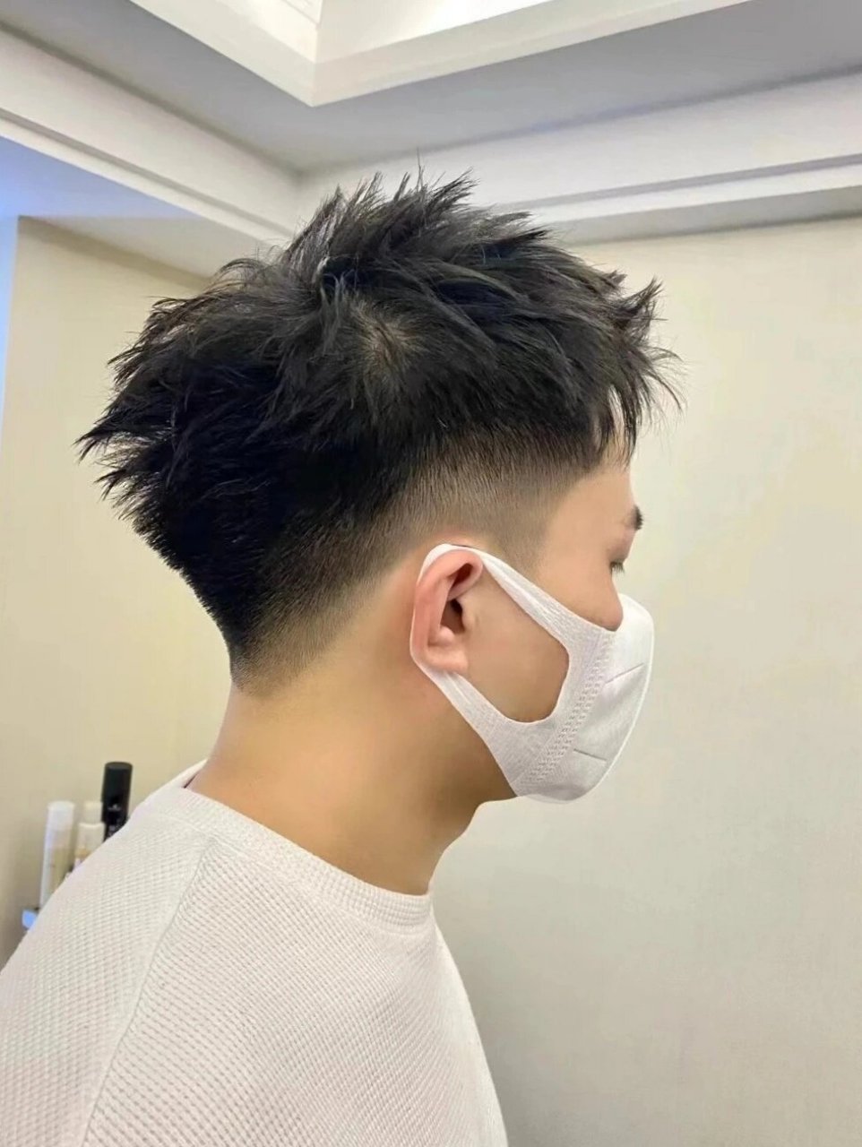 清爽摩根前刺短发男士烫发男生一定要尝试的发型立体碎盖清爽的立体碎