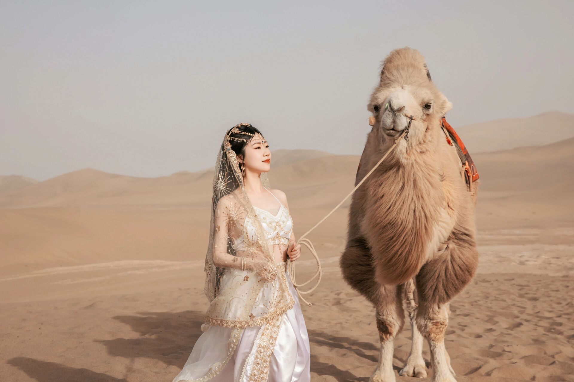 被敦煌鸣沙山西域公主旅拍种草很久啦,这次终于抽出时间来当一次西域